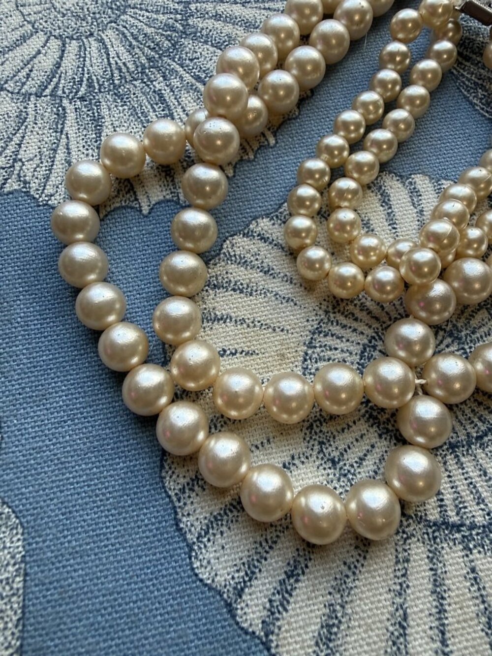 Vintage Faux Pearl Choker Necklace and Earring Set Ornate Clasp - Picture 5 of 6